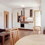 Flat In Near Lift Apartmán