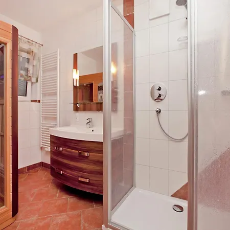 Apartment Flat In Near Lift