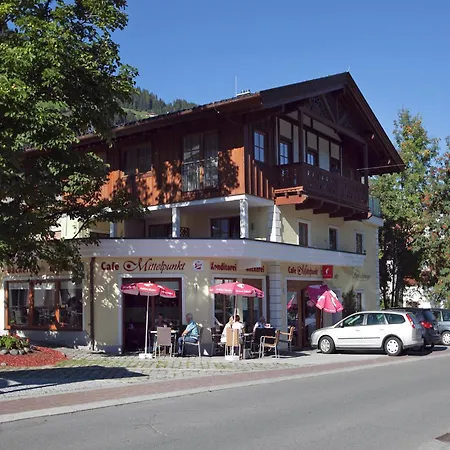 Apartment Flat In Near Lift *