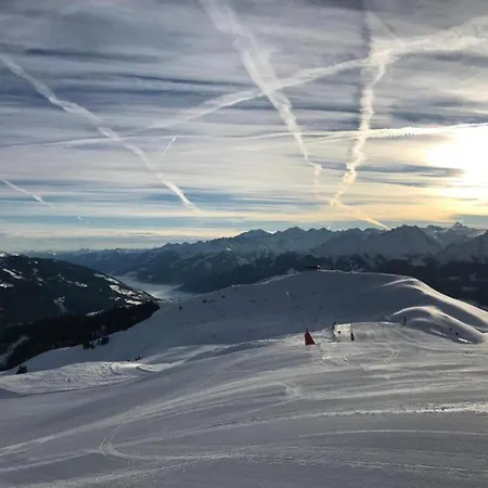 Flat In Near Lift アパート