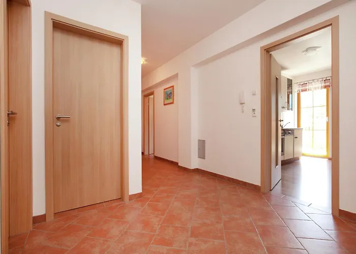 Flat In Near Lift * ميترسل