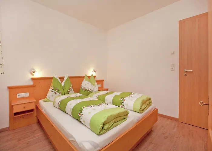 Flat In Near Lift ميترسل