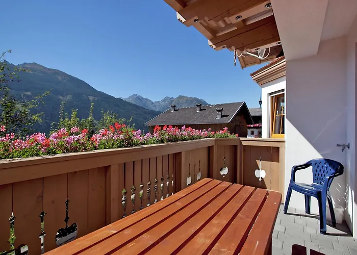 Flat In Near Lift شقة *