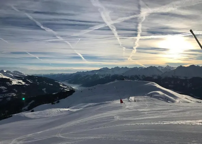 Flat In Near Lift شقة