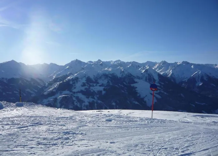 Flat In Near Lift شقة *