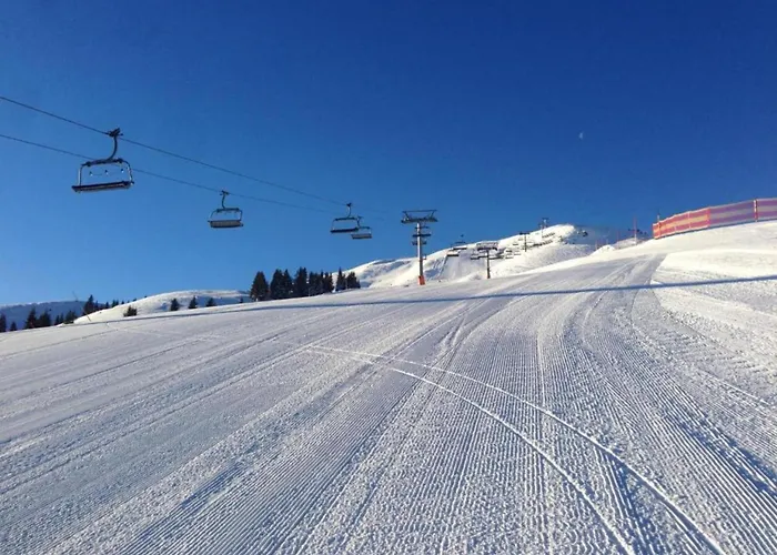 Flat In Near Lift شقة *